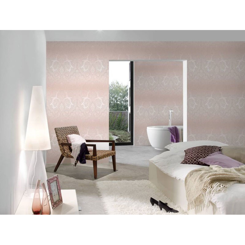 tapet-stil-baroc-roz-cu-irizatii-metalice-ambient
